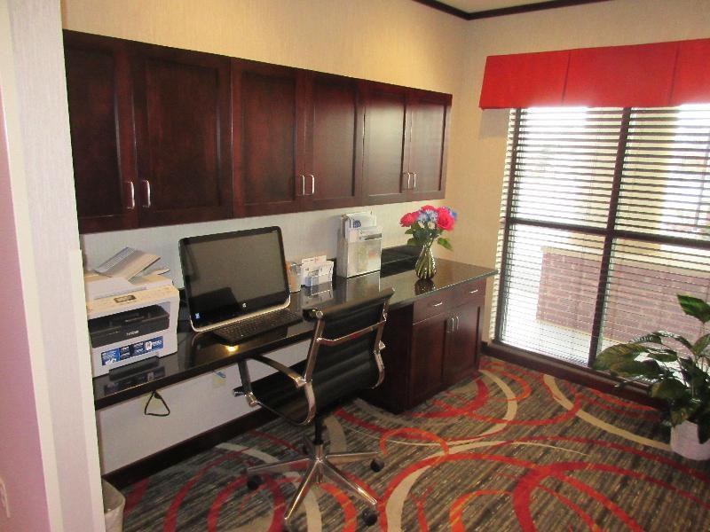 Holiday Inn Express & Suites Butler By Ihg Exterior foto