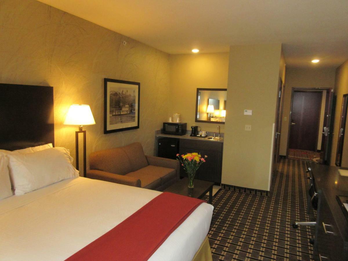 Holiday Inn Express & Suites Butler By Ihg Exterior foto